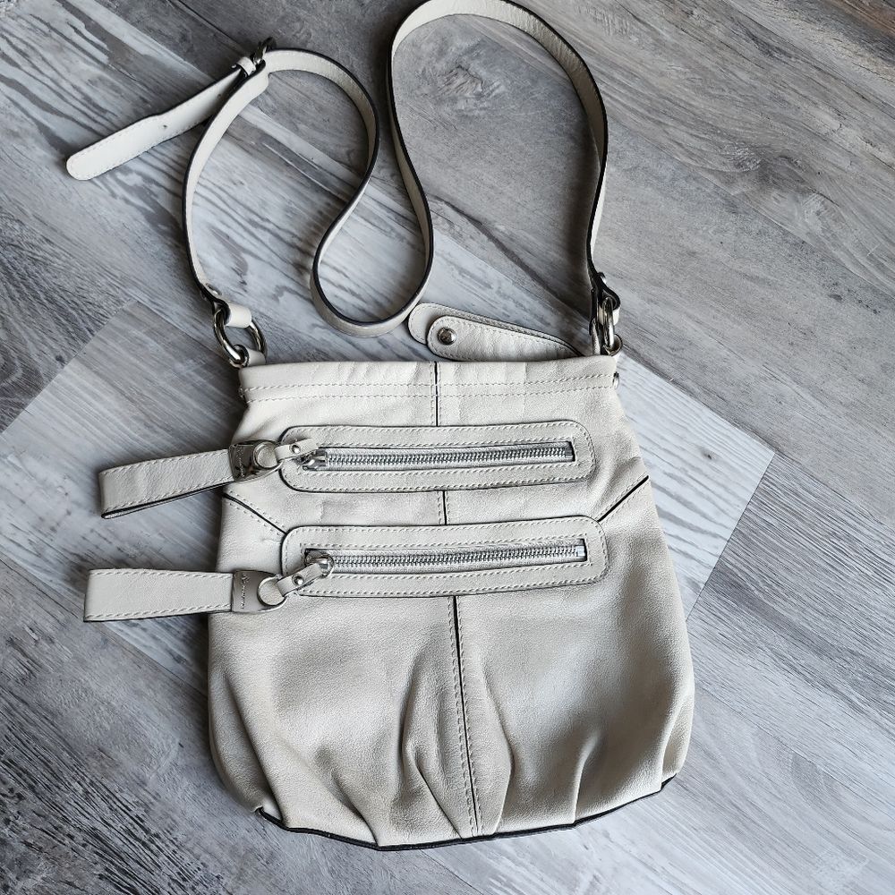 B. Makowsky Cream Leather Crossbody Bag Adjustable Strap Hands-free